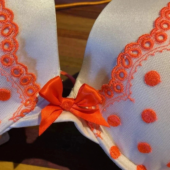 Victoria’s Secret Very Sexy Polka Dot Push-Up Bra, size 36DD - Picture 6 of 7